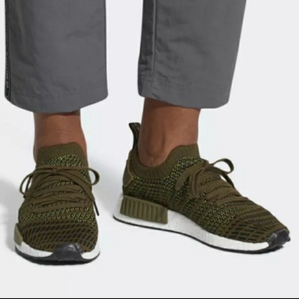 Adidas NMD_R1 STLT PRIMEKNIT NWT CQ2389 - Picture 1 of 6